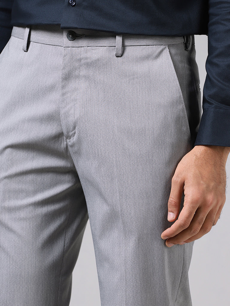 Men Full Length Breathable Comfortable And Light Weight Formal Grey Pant at  Best Price in Gandhinagar | Yari Creations